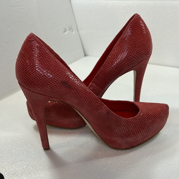 BCBG Eneretion Red leather heels size 8 - Picture 8 of 8